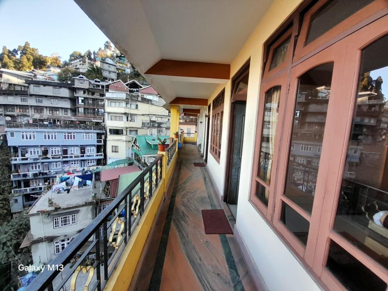 Hotel Jaswin Shanti Priya Дарджилинг Экстерьер фото